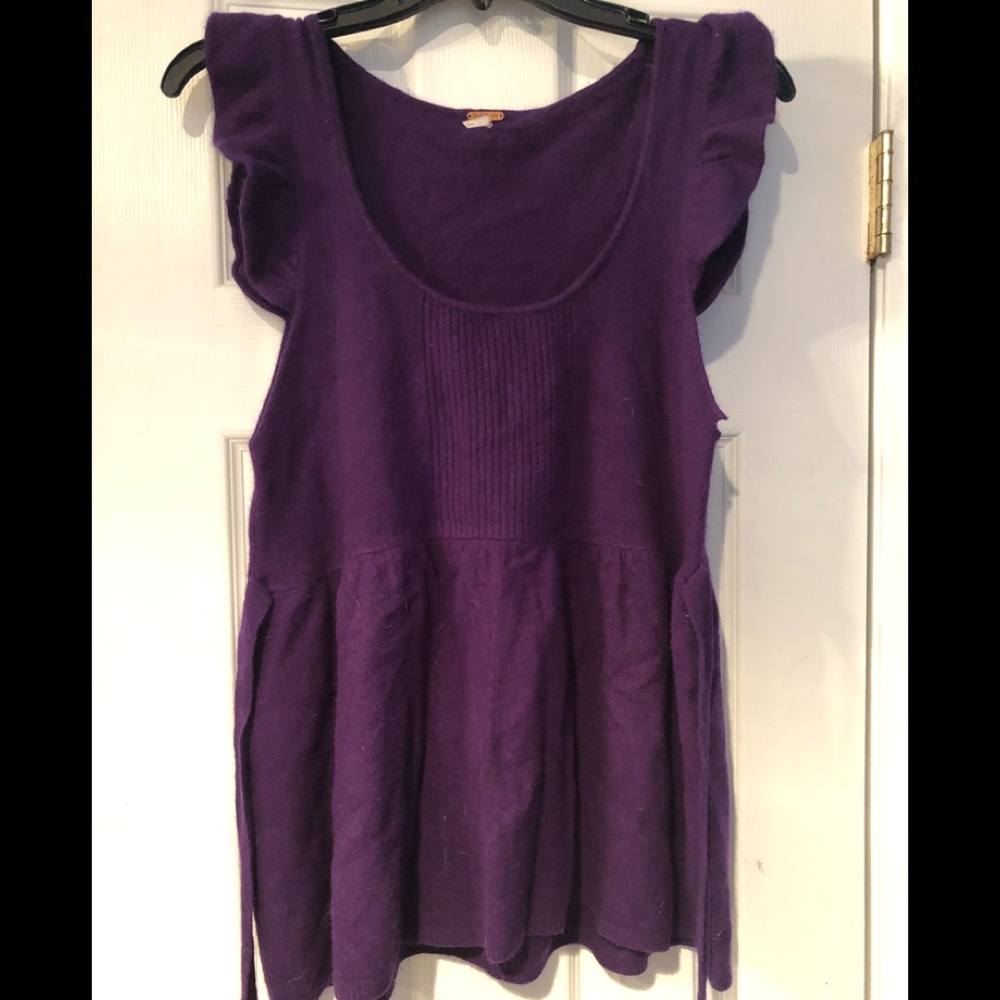 Free people size small sleeveless purple sweater
